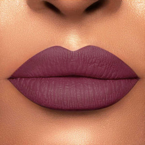 Hustla delivers sophisticated, effortless glamour in the form of a dark violet matte liquid lipstick. With a blend of natural, organic ingredients, this lipstick off