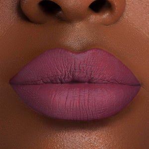 Hustla delivers sophisticated, effortless glamour in the form of a dark violet matte liquid lipstick. With a blend of natural, organic ingredients, this lipstick off