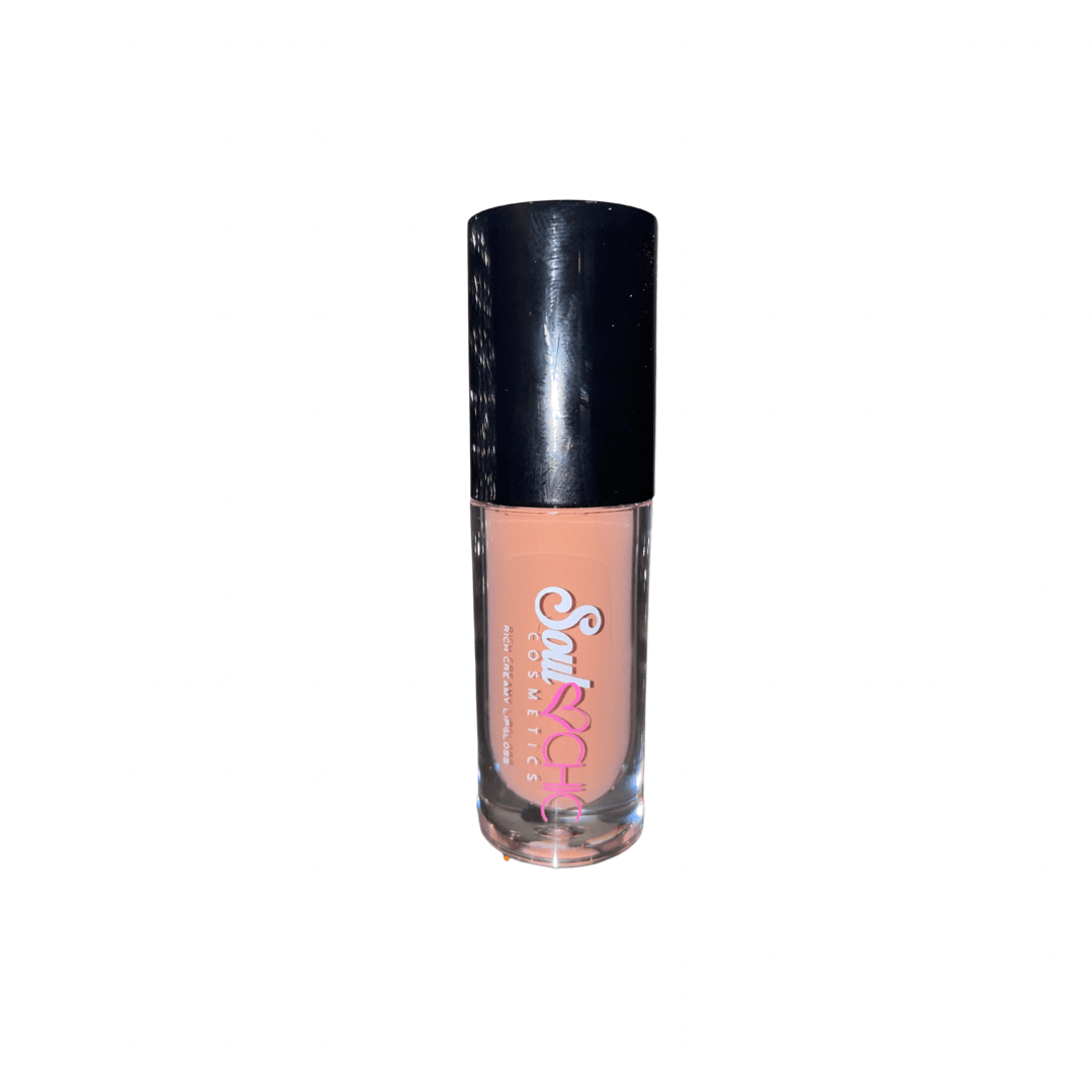 Rich Creamy
As I Am is a specially formulated richly pigmented and creamy lipgloss that delivers hydration while providing luxurious color. With its long-lasting and non-greasy