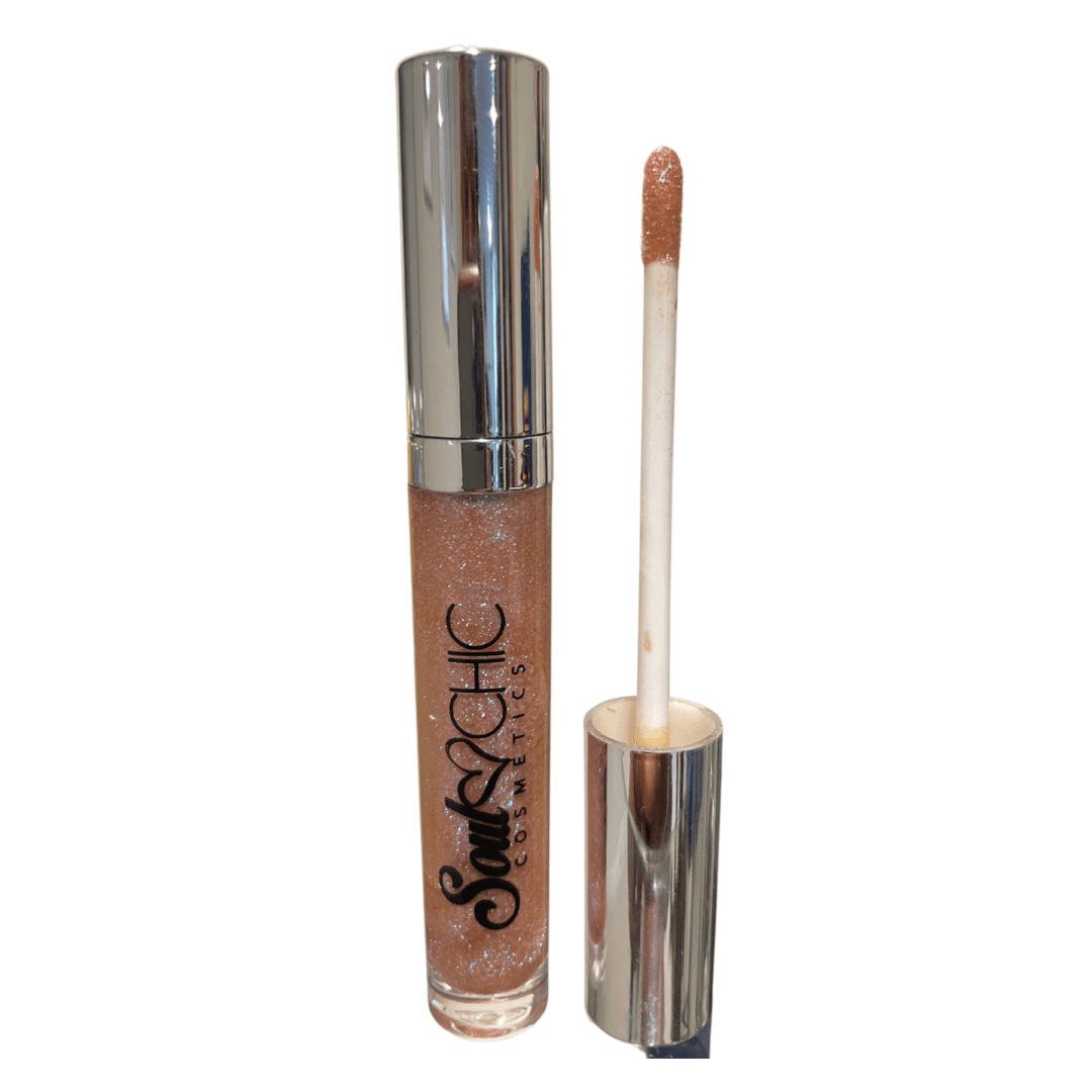 Glamazon is an organic lipgloss provides an iridescent sparkle that elevates your look. All-natural and cruelty-free, this long-lasting lipgloss is sure to be a new 